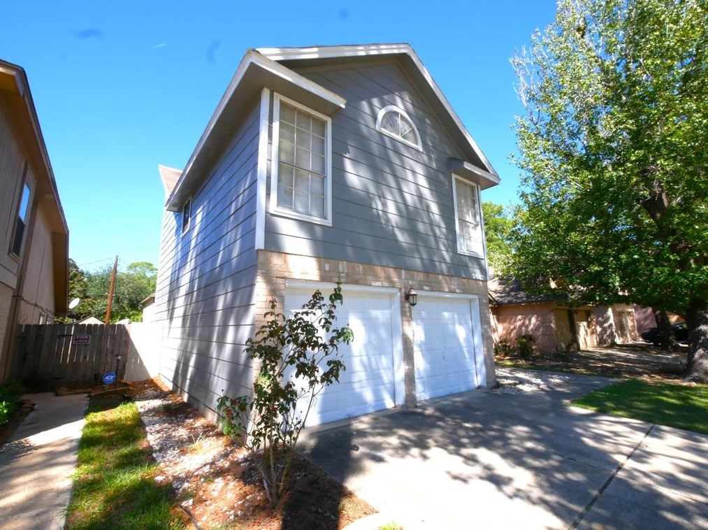 9642 Cane Creek Dr, Houston TX  77070-2066 exterior