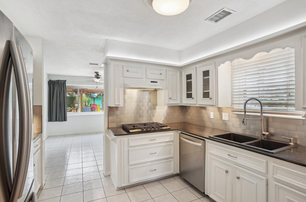 16229 Singapore Ln, Houston TX  77040-2041 exterior