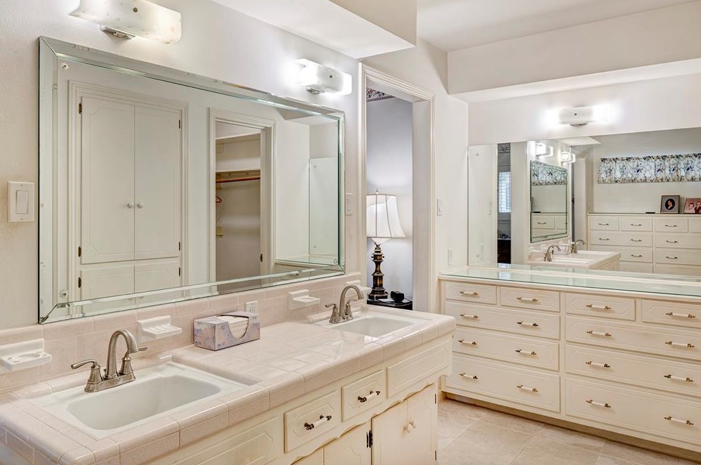 12102 Taylorcrest, Houston TX  77024-4245 exterior