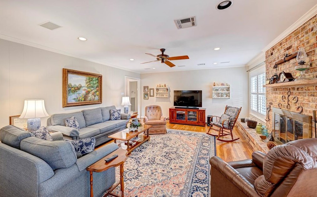 12102 Taylorcrest, Houston TX  77024-4245 exterior