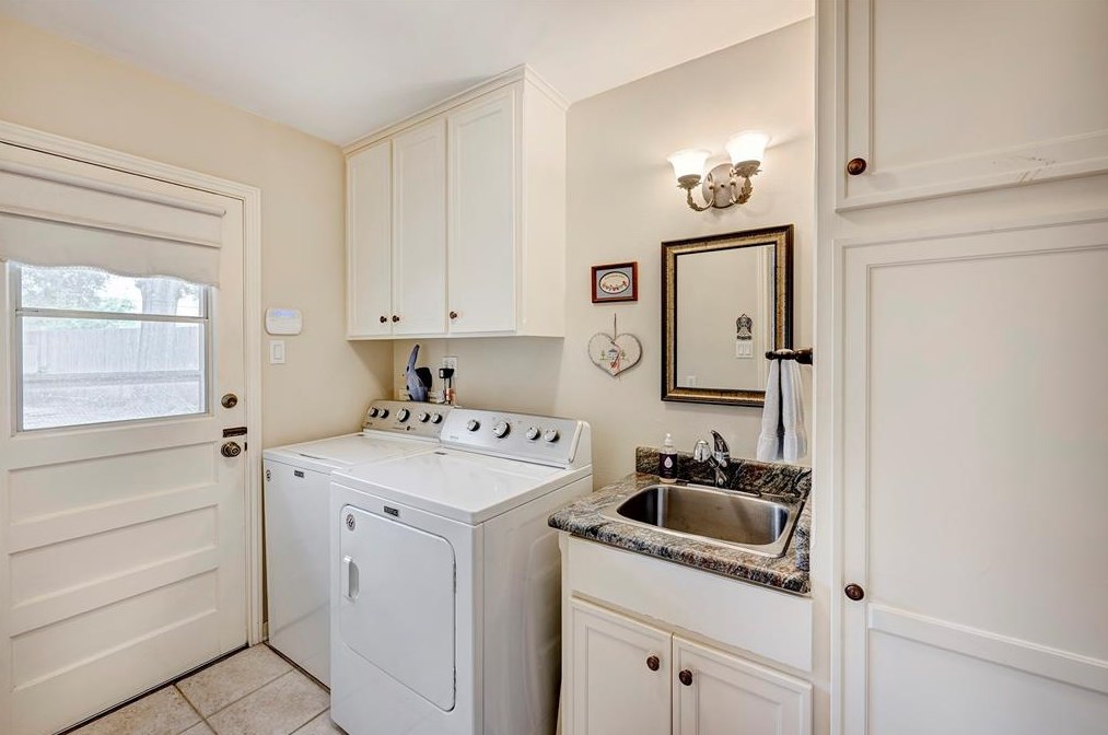 12102 Taylorcrest, Houston TX  77024-4245 exterior