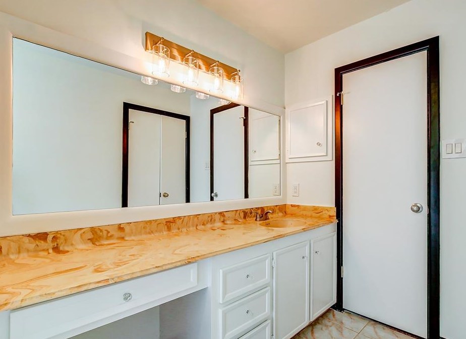 2202 Kinbrook Dr, Houston TX 77077-6115 exterior