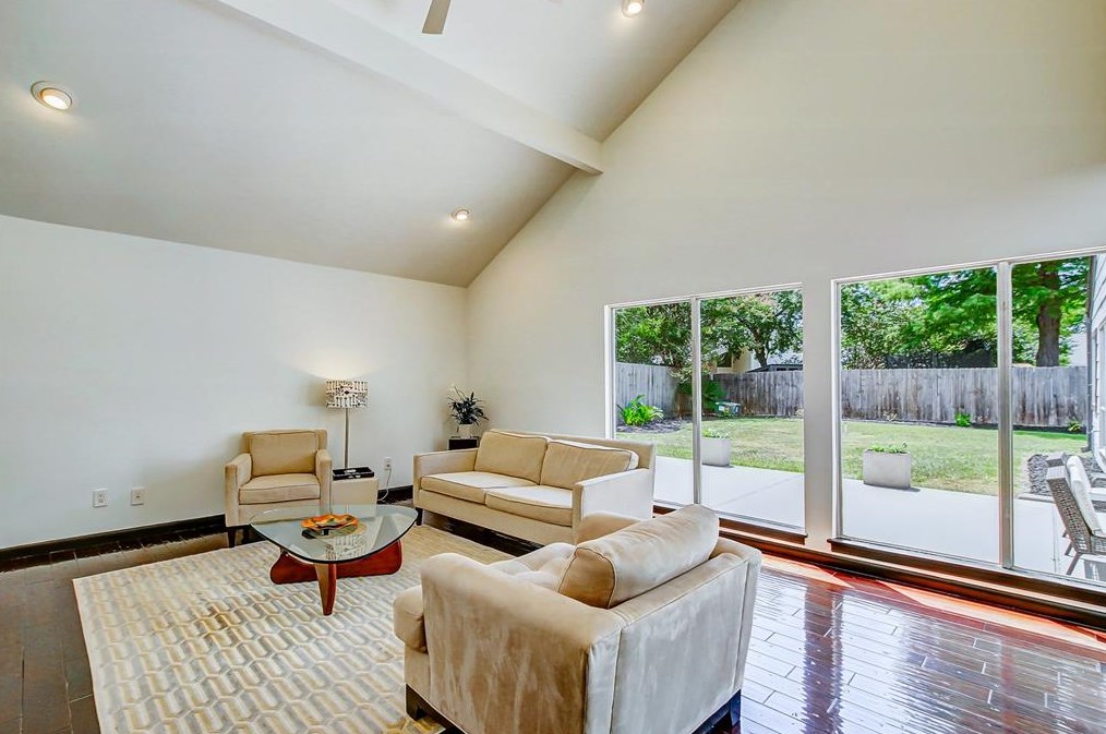 2202 Kinbrook Dr, Houston TX 77077-6115 exterior