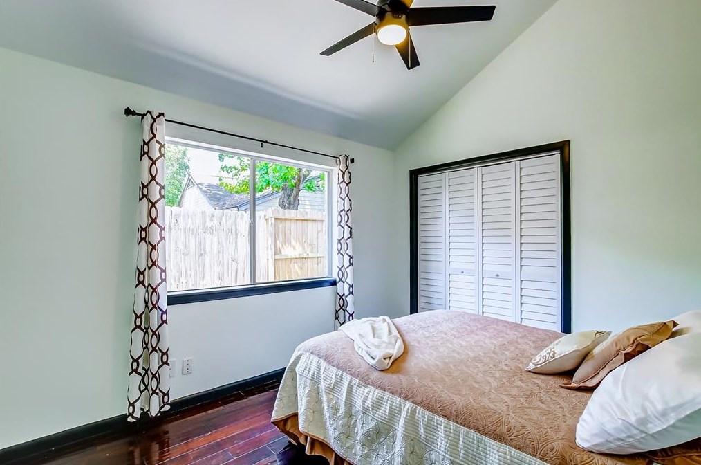 2202 Kinbrook Dr, Houston TX 77077-6115 exterior