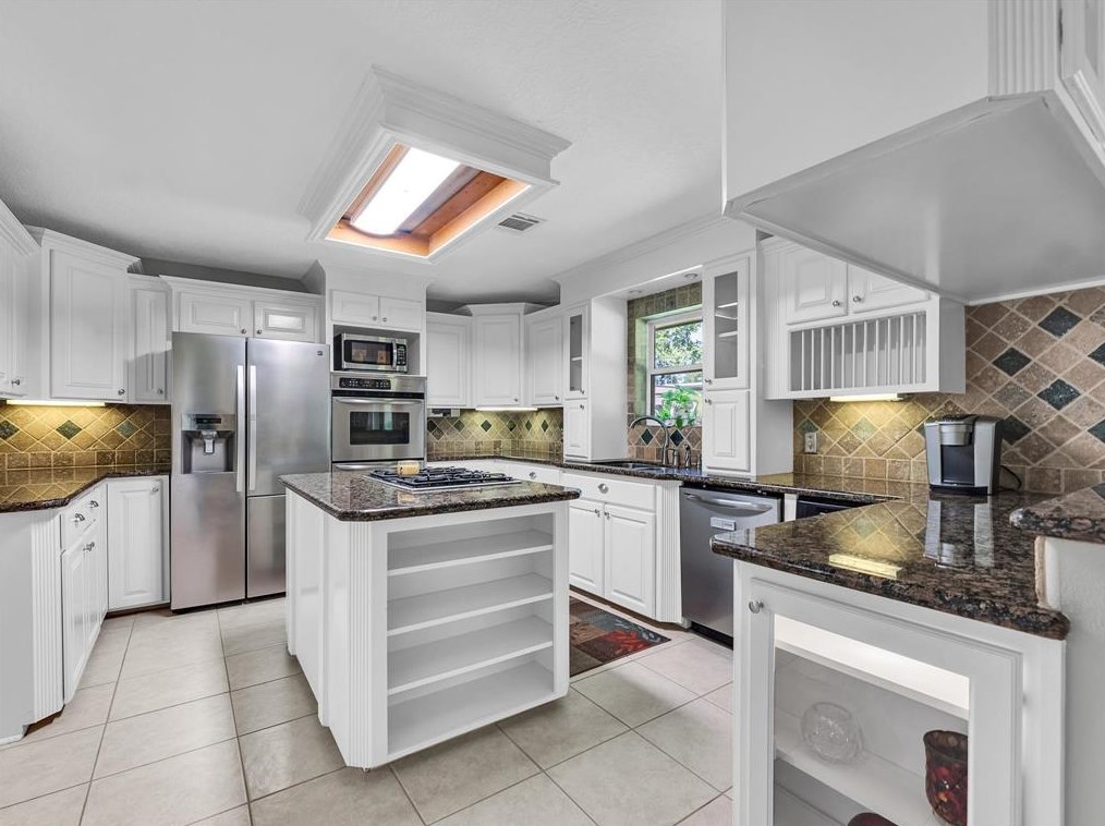 7500 Bridle Path Dr, Houston TX  77044-2709 exterior