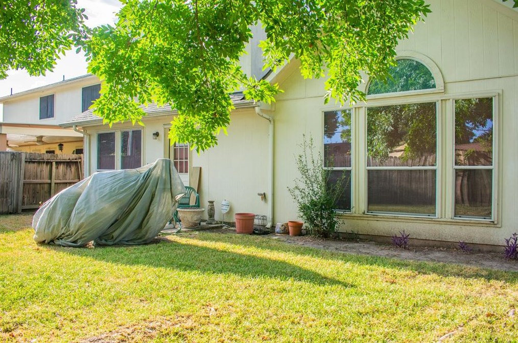 2651 Whitinham Dr, Houston TX  77067-1145 exterior