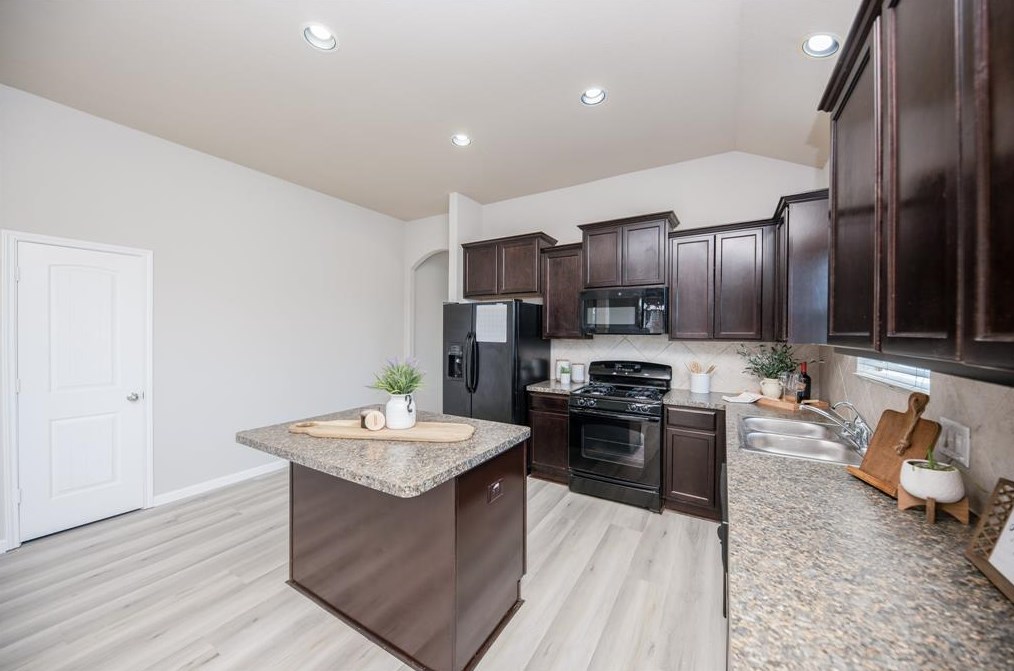 14030 Long Mdw Dr, Houston TX  77047-4657 exterior