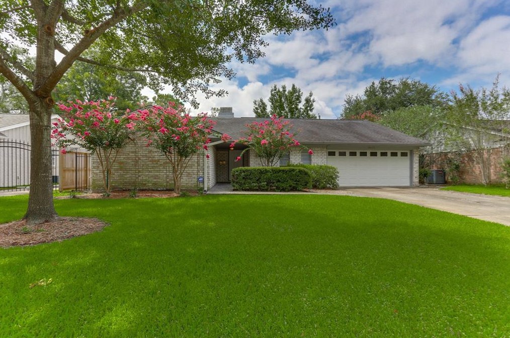 14123 Myrtlea Dr, Houston TX  77079-3208 exterior