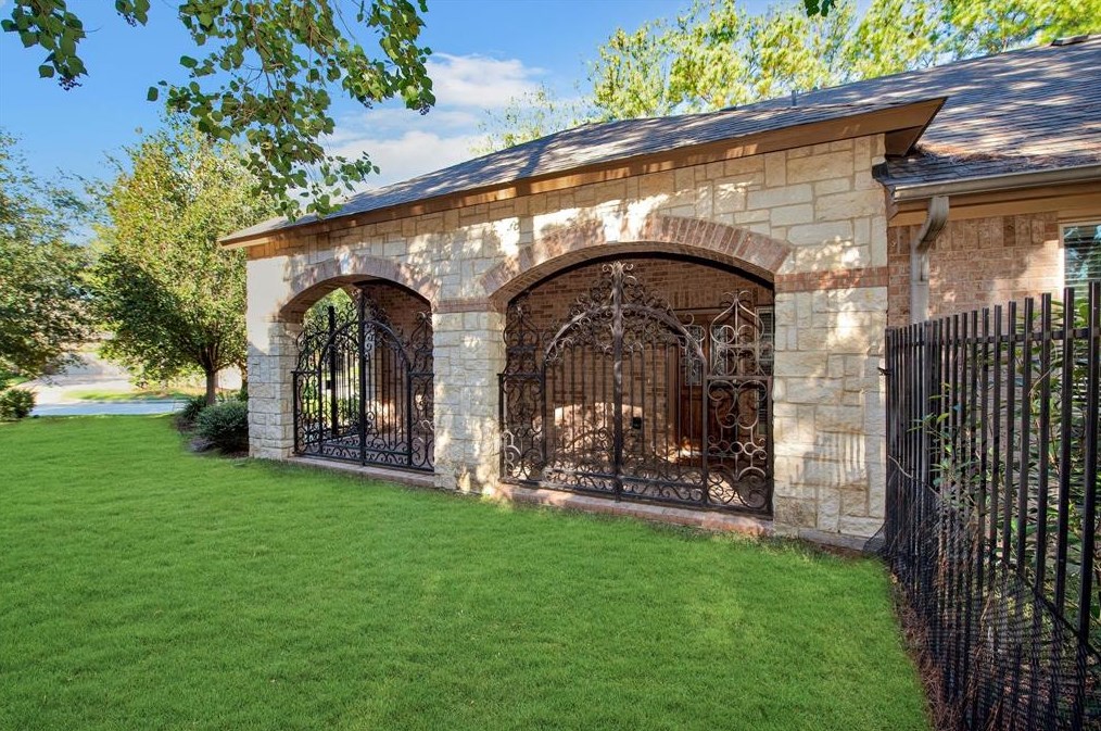 62 Marshside Pl, Spring TX  77389-2046 exterior