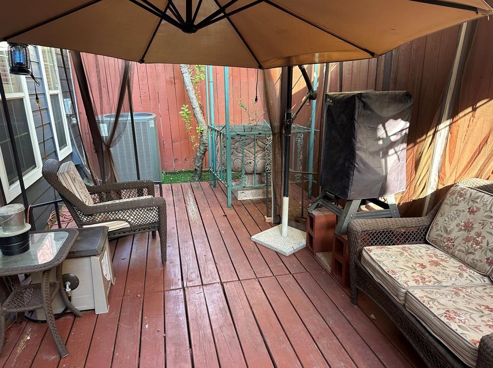 5945 Katy St, Houston TX  77007-1053 exterior