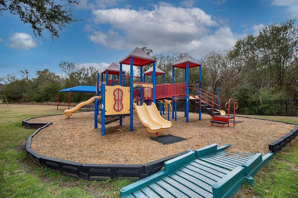 4415 Tree Line Dr, Pasadena TX 77505-3922 exterior