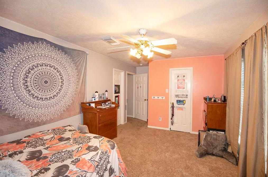 4415 Tree Line Dr, Pasadena TX 77505-3922 exterior