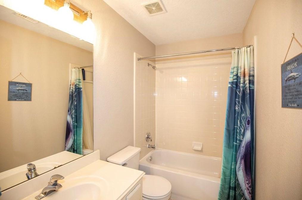 4415 Tree Line Dr, Pasadena TX 77505-3922 exterior