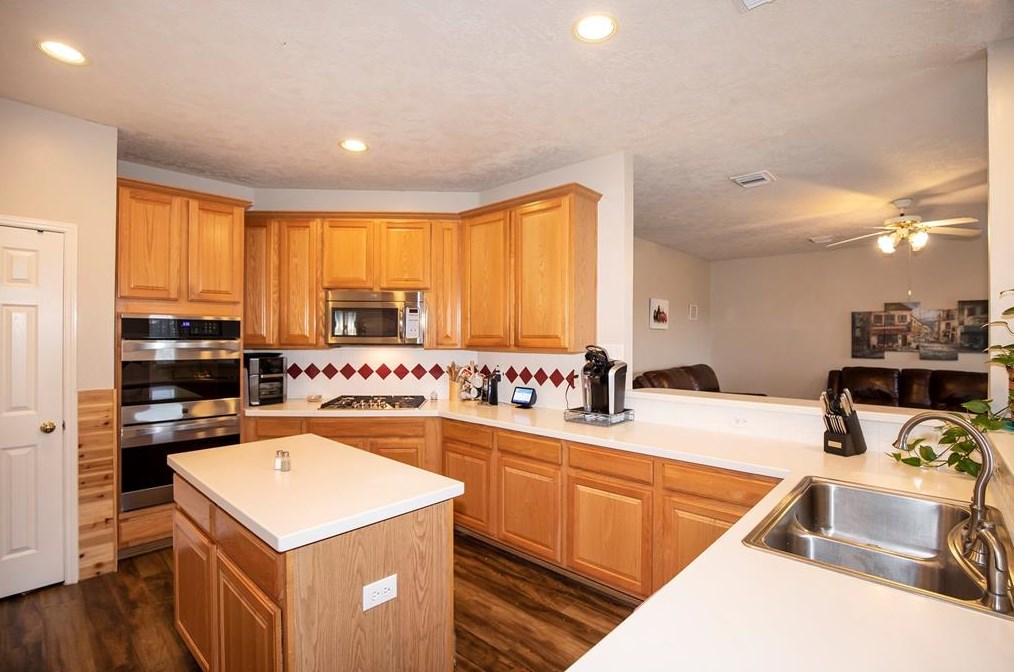 4415 Tree Line Dr, Pasadena TX 77505-3922 exterior