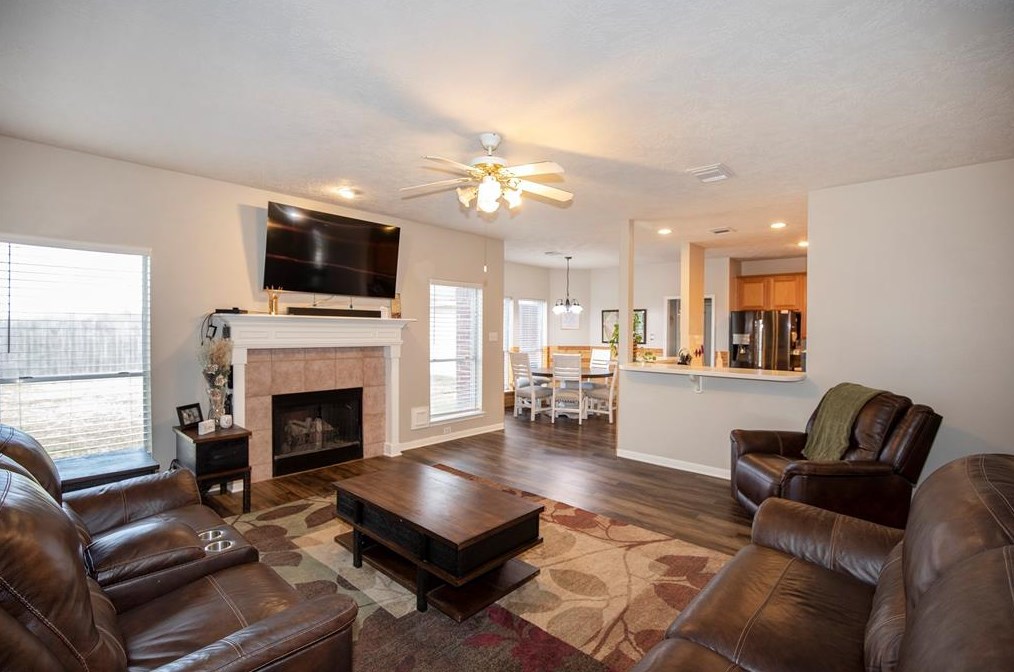 4415 Tree Line Dr, Pasadena TX 77505-3922 exterior