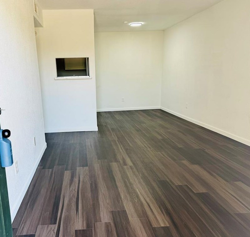 8100 Creekbend Dr, Houston TX  77071-1537 exterior