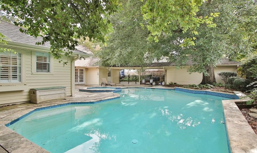 14418 Cindywood Dr, Houston TX  77079-6614 exterior
