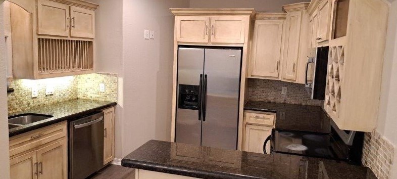 5210 Heatherbrook Dr, Houston TX  77045-5220 exterior