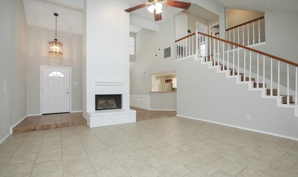 2103 Creekshire Dr, Sugar Land TX  77478-5221 exterior