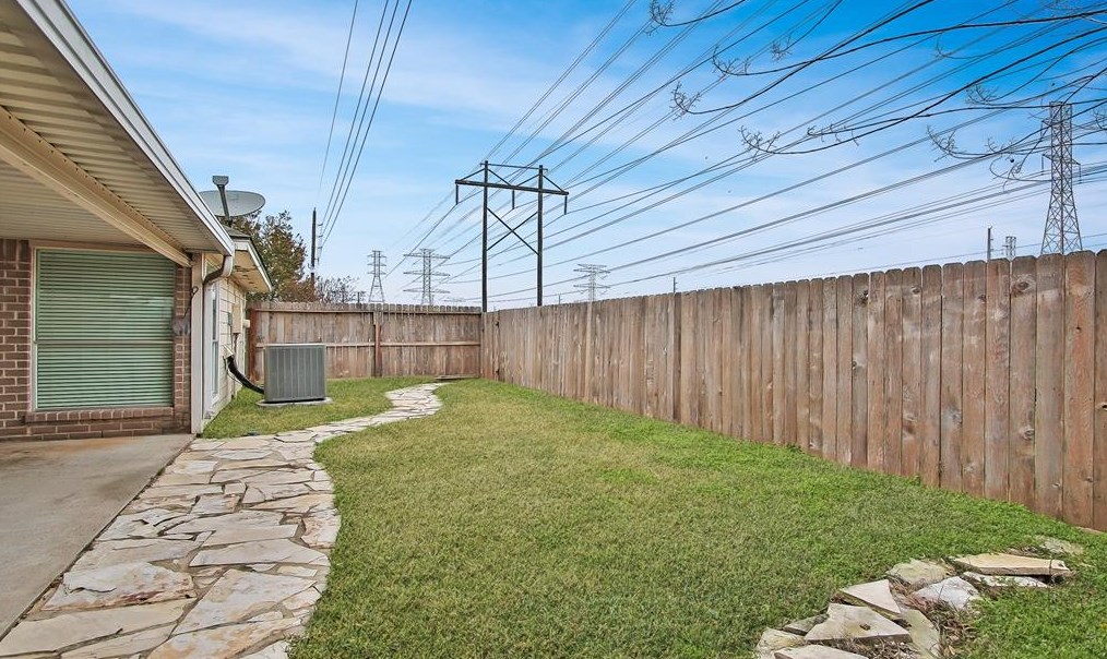 2103 Creekshire Dr, Sugar Land TX  77478-5221 exterior