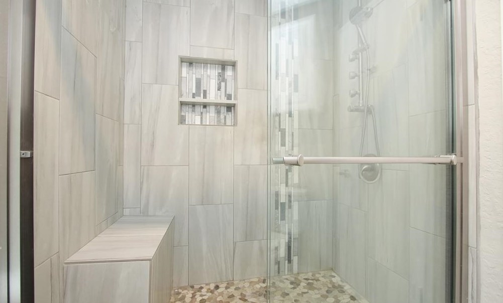 2103 Creekshire Dr, Sugar Land TX  77478-5221 exterior