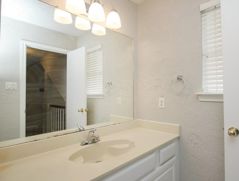 2103 Creekshire Dr, Sugar Land TX  77478-5221 exterior