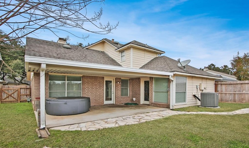 2103 Creekshire Dr, Sugar Land TX  77478-5221 exterior
