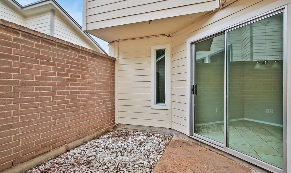 2103 Creekshire Dr, Sugar Land TX  77478-5221 exterior