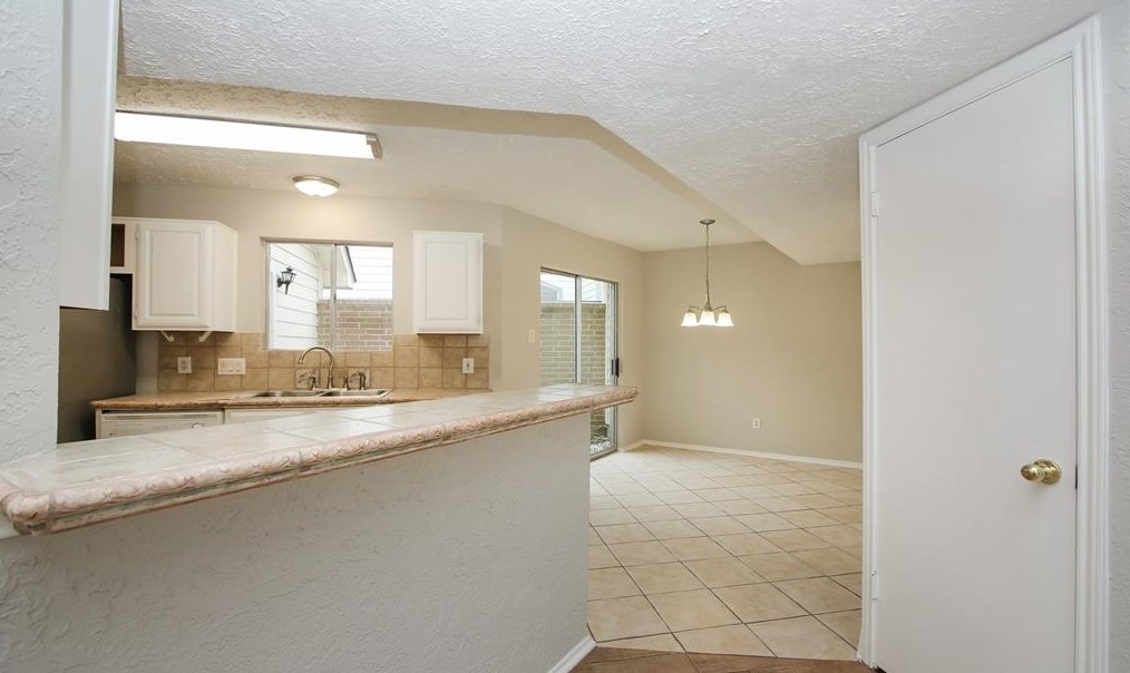 2103 Creekshire Dr, Sugar Land TX  77478-5221 exterior