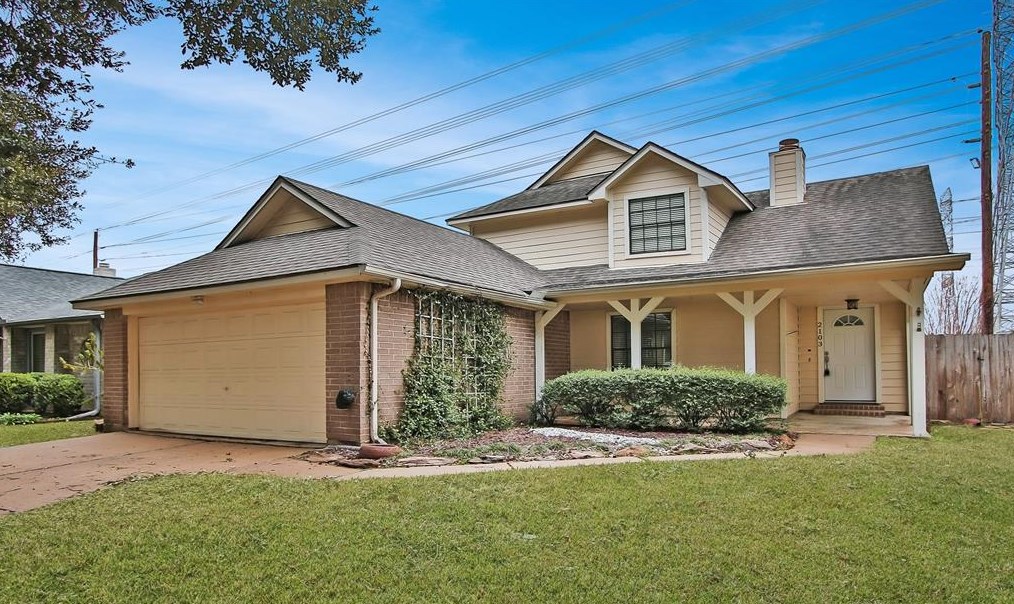 2103 Creekshire Dr, Sugar Land TX  77478-5221 exterior