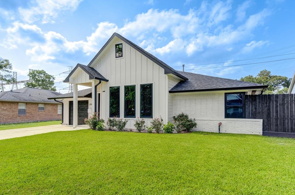 1726 Stonecrest Dr, Houston TX  77018-7210 exterior