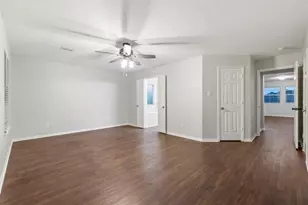 935 Sage St, Baytown, TX 77521 - Photo 13