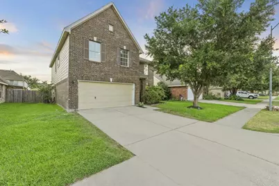 935 Sage Street, Baytown, TX 77521 - Photo 3