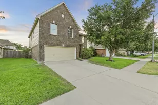 935 Sage St, Baytown, TX 77521 - Photo 3