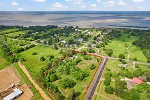 4223 S Main St, Anahuac, TX 77514 - Photo 5