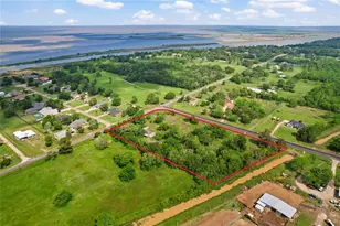 4223 S Main St, Anahuac, TX 77514 - Photo 3