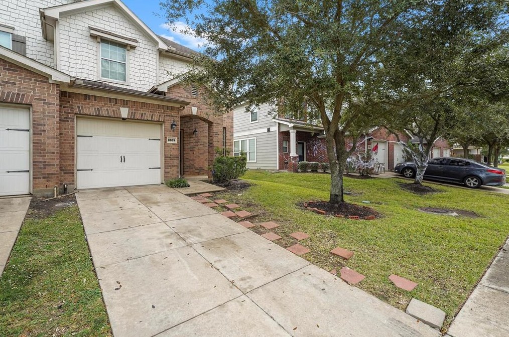 8039 Singing Sonnet Ln, Houston TX  77072-0129 exterior