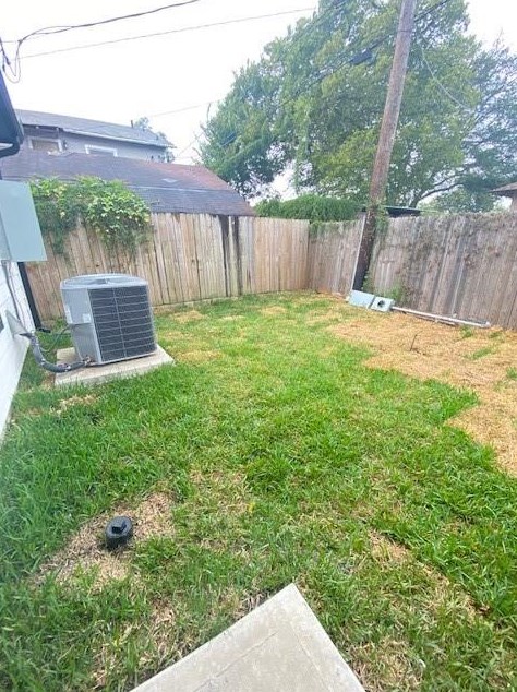 2326 Cumberland St, Houston TX  77023-5224 exterior
