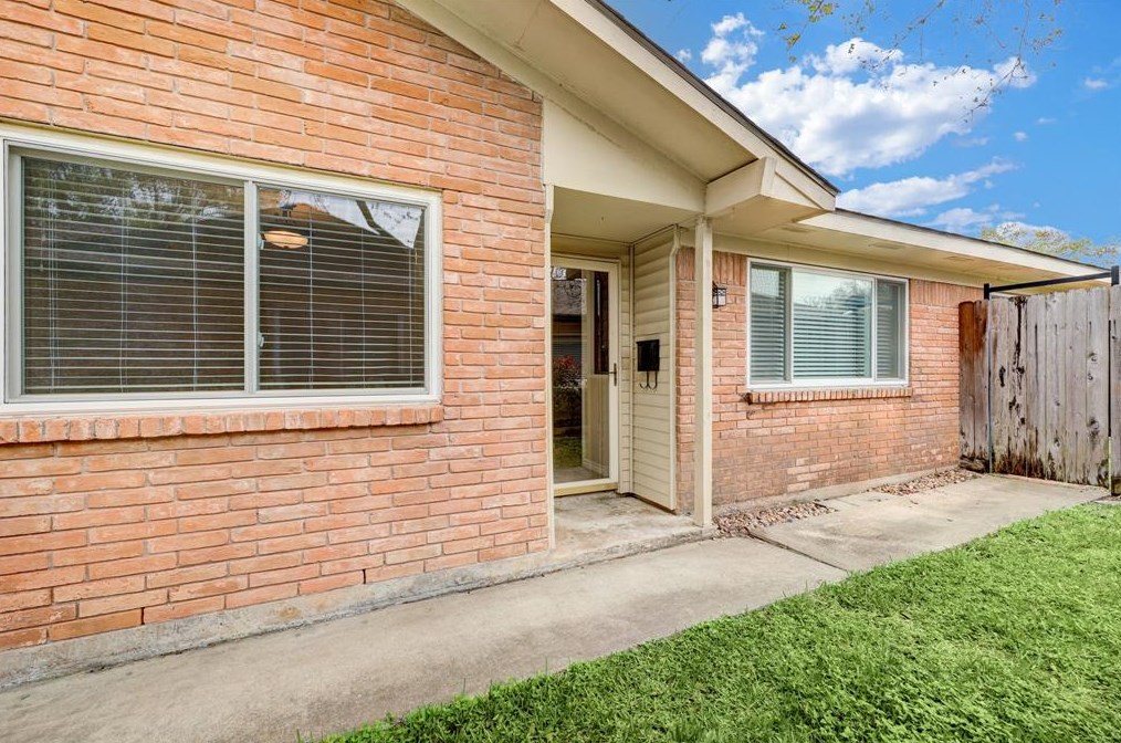 1514 Ramada Dr, Houston TX  77062-5910 exterior