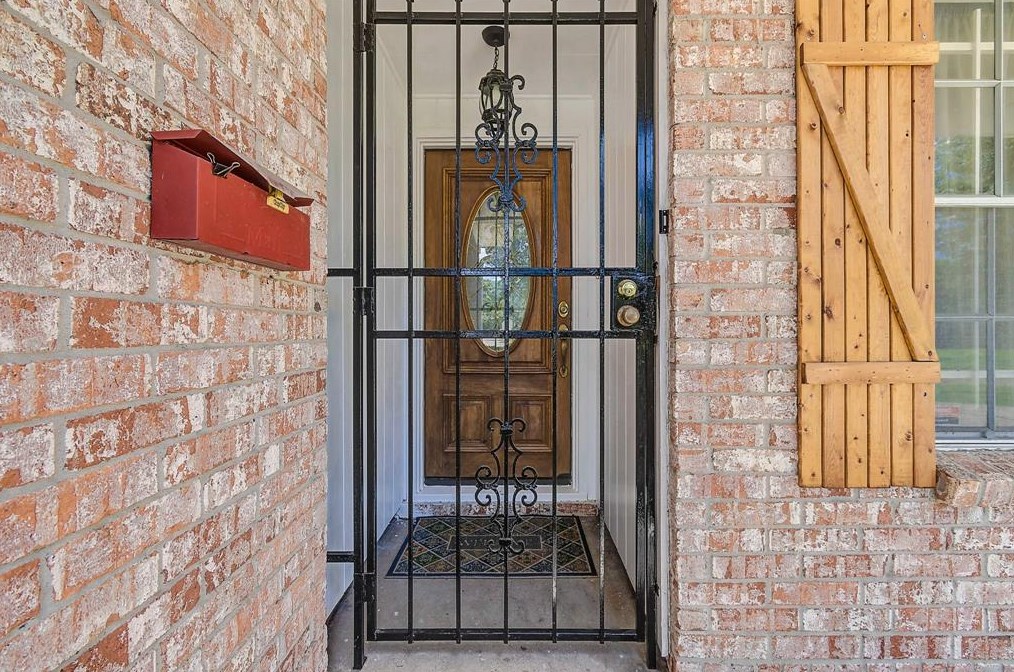 7214 Redding Rd, Houston TX  77036-5538 exterior