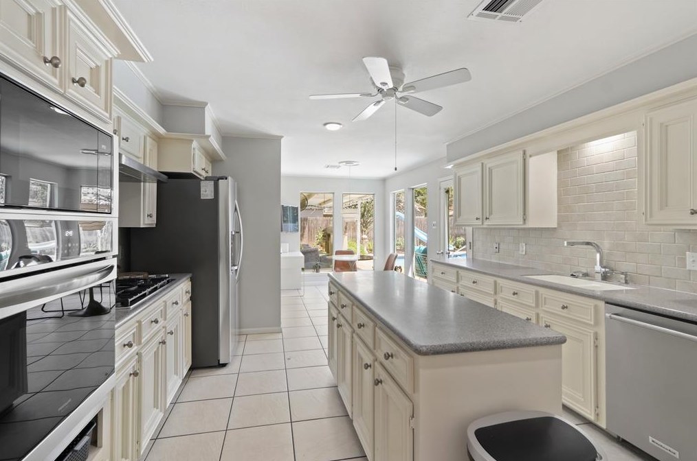 18034 Mountfield Dr, Houston TX  77084-2344 exterior