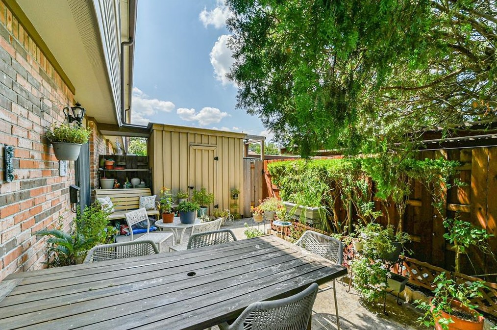 2335 Triway Ln, Houston TX 77041-7418 exterior