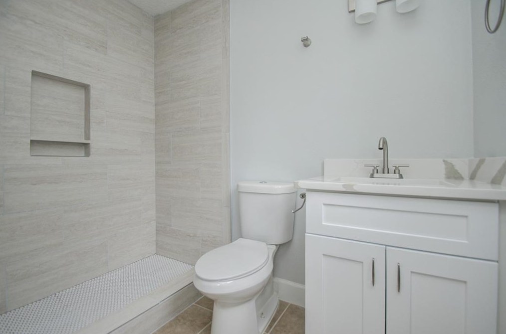 8642 Vly Ct, Houston TX exterior