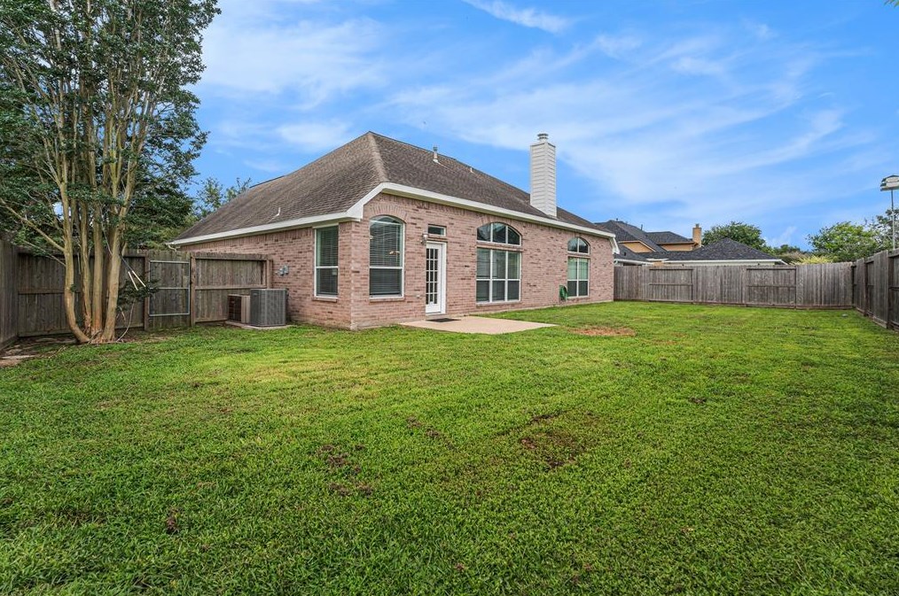 2007 Prt Brg Ln, League City TX  77573-4607 exterior
