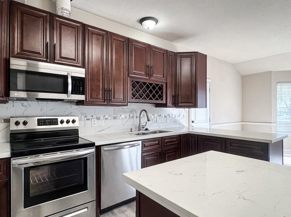 3418 Bayou Forest Dr, Morgans Point TX  77571-7171 exterior