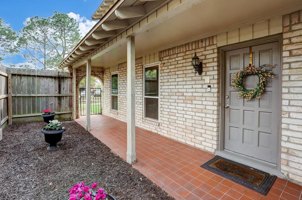 12210 Whittington Dr, Houston TX  77077-4841 exterior