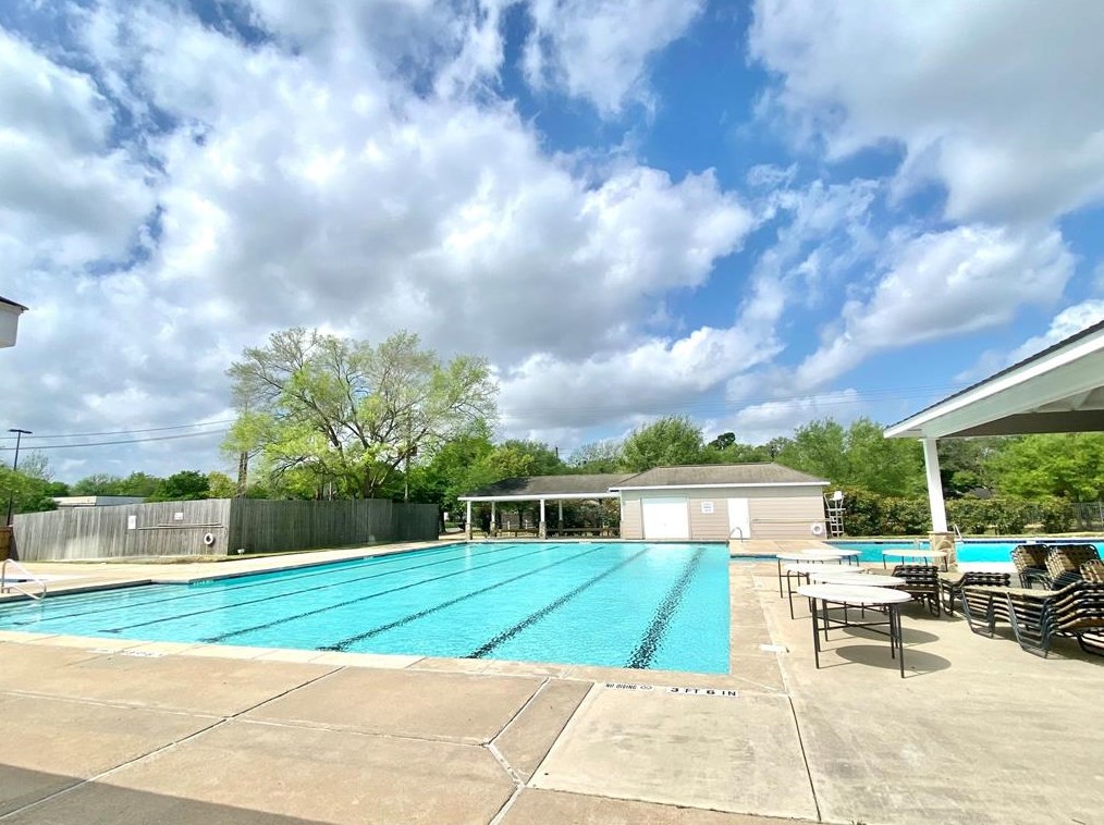 12210 Whittington Dr, Houston TX  77077-4841 exterior