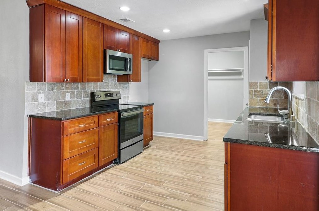 11035 Sagehill Dr, Houston TX  77089-3934 exterior