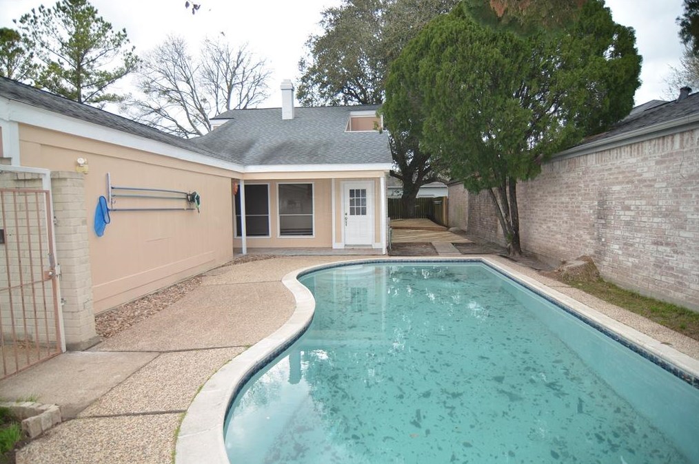 7010 Camino Verde Dr, Houston TX  77083-2314 exterior