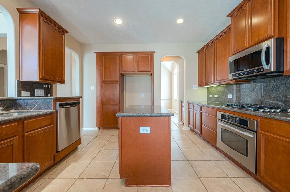 6703 Silver Shade Dr, Houston TX  77064-5538 exterior